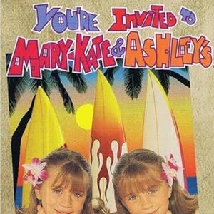 EUC “You're Invited to Mary-Kate & Ashley's Hawaiian Beach Party” VHS Movie 1997